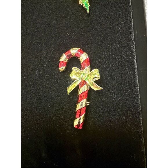 Vintage Holiday Pins by Gerrys Set of 2 Candy Cane Brooch & Bells & Holly Brooch - Picture 4 of 8
